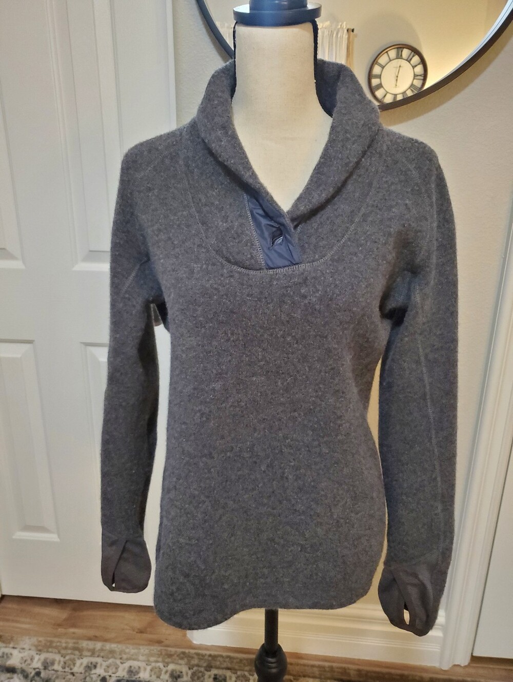 MARMOT WOOL BLEND SWEATER WITH THUMB HOLES, PERFECT CONDITION! Womens Medium